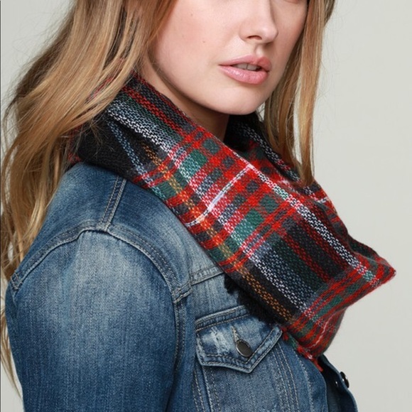 •LAST ONE• Noel Black Woven Plaid Infinity Scarf - Picture 3 of 3